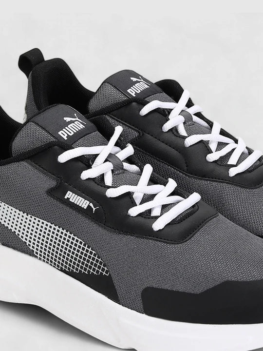 Puma Men Voltige Sneaker