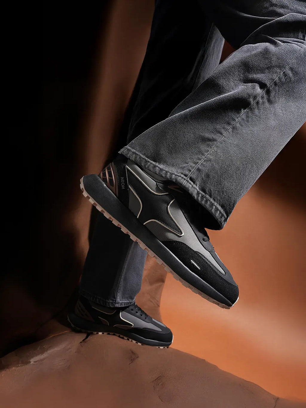 Comet Unisex Aeon v2 Eclipse Sneakers